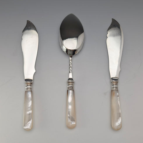 Late 19th Century British Antique Mother-of-Pearl Handle Silver Plated Dessert Serving Set in a Case